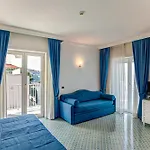 Grand Riviera
