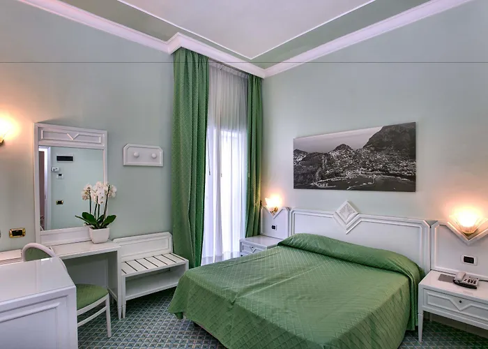 Grand Riviera Готель