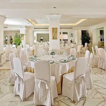 Готель Grand Riviera