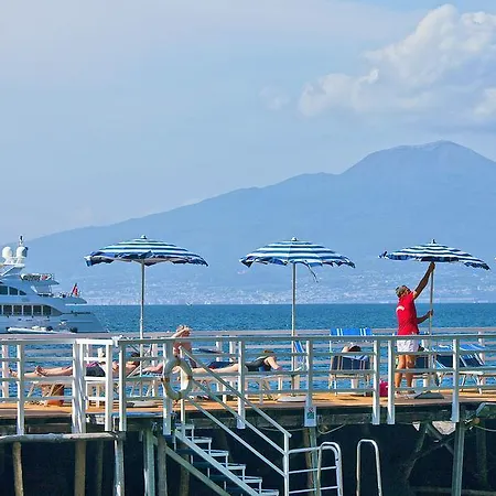 Ξενοδοχείο Grand Riviera 4*
