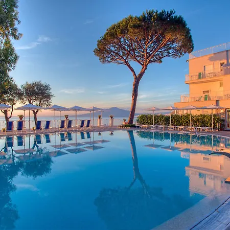 Grand Riviera Hotel 4*