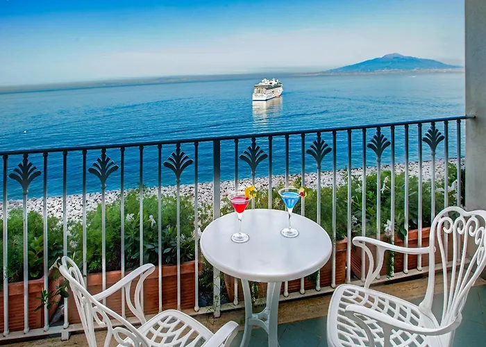 Grand Riviera Hotell 4*