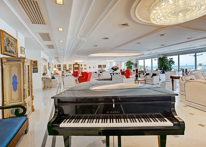 Grand Riviera Hotell 4*