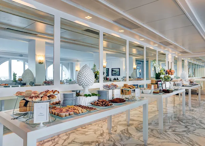 Hotell Grand Riviera 4*