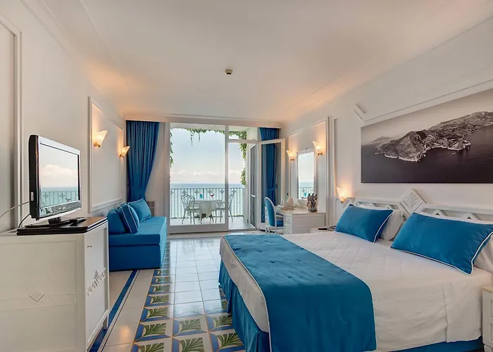 Grand Riviera Hotell 4*