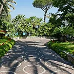 Отель Grand Riviera