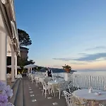 Grand Riviera